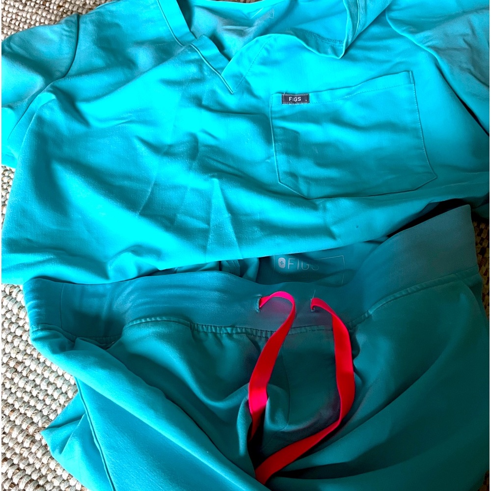 Figs neon blue set Large Catarina and Large petite Zamora jogger EUC